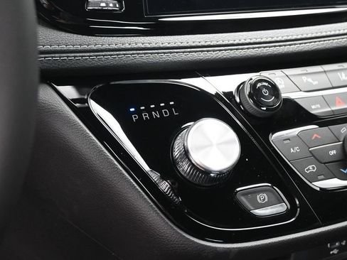 New 2027 Chrysler Pacifica Select FWD image 18