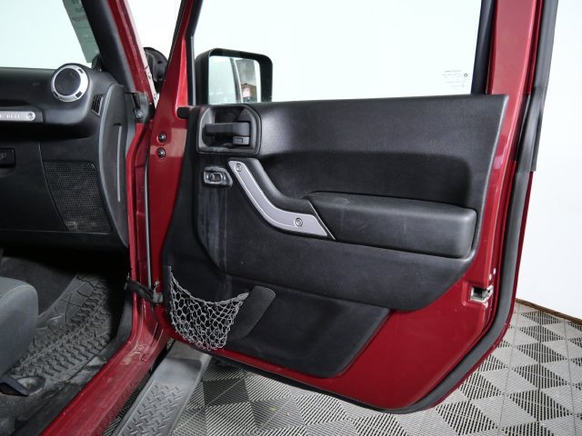 Used 2011 Jeep Wrangler Unlimited Sahara AWD/4WD image 8