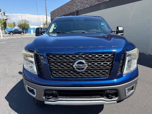 Used 2017 Nissan Titan PRO-4X w/ Pro-4x Convenience Package AWD/4WD image 5
