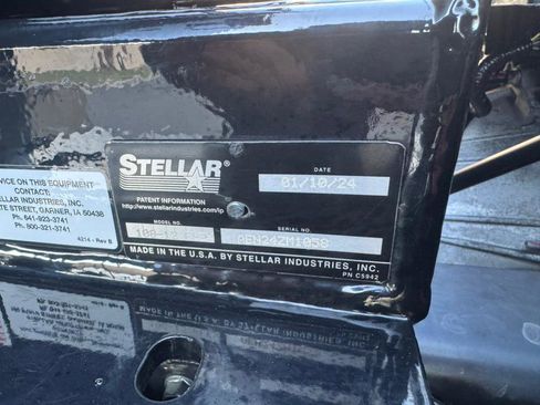 Used 2024 Isuzu NPR image 33