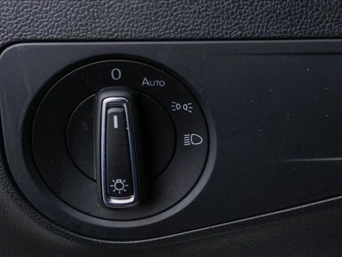 Used 2022 Volkswagen Tiguan SE image 13