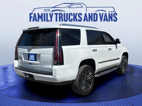 Used 2018 Cadillac Escalade Luxury AWD/4WD image 5