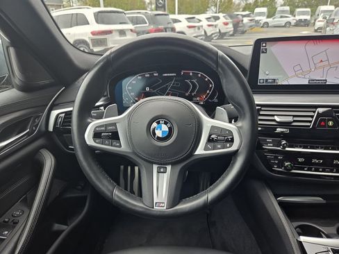 Used 2021 BMW M550i xDrive w/ Dynamic Handling Package AWD/4WD image 18