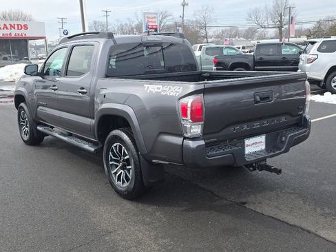 Used 2021 Toyota Tacoma TRD Sport w/ Technology Package image 5