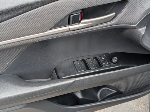 Used 2025 Toyota Camry SE FWD image 15
