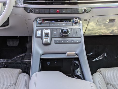 Used 2024 Hyundai Palisade Limited FWD image 22