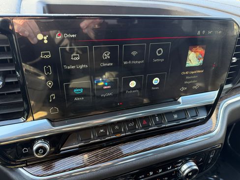 Used 2024 GMC Sierra 1500 Elevation image 12