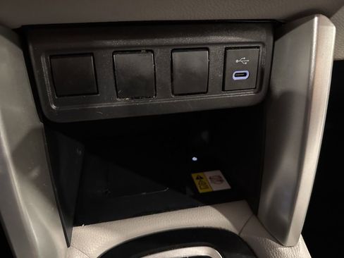 Used 2023 Toyota Corolla Cross LE image 31