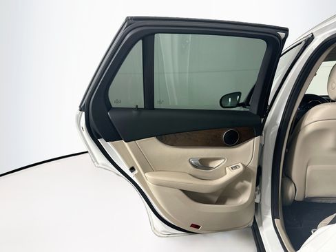 Used 2019 Mercedes-Benz GLC 300 4MATIC image 25