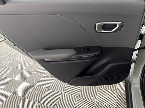 Used 2025 Kia K4 LXS image 13