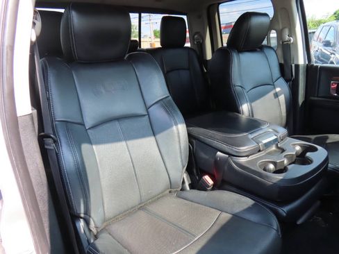 Used 2018 RAM 1500 Laramie RWD image 39