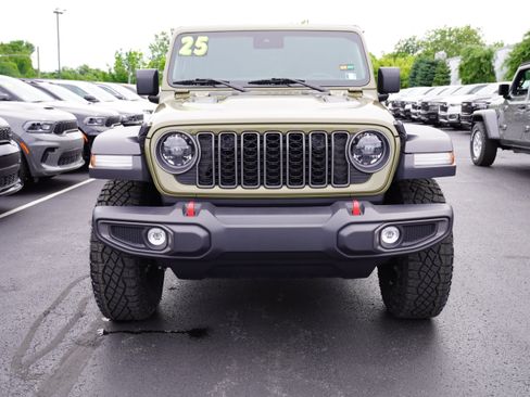 Used 2025 Jeep Wrangler Unlimited Rubicon AWD/4WD image 9