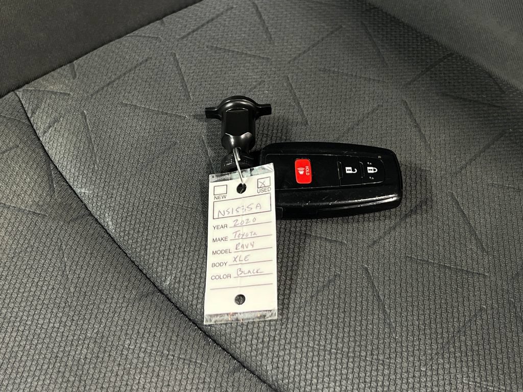 Used 2020 Toyota RAV4 XLE AWD/4WD image 36