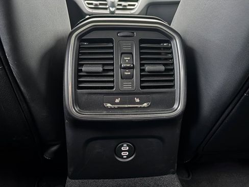 Certified 2025 Porsche Macan image 23