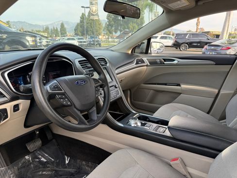 Used 2017 Ford Fusion SE image 15