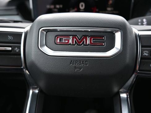 Used 2026 GMC Acadia Elevation w/ Elevation Premium Package FWD image 16