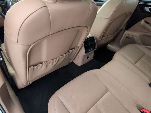 Used 2023 Porsche Macan Turbo image 18