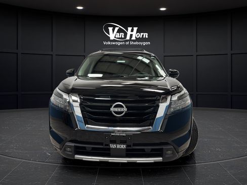 Used 2025 Nissan Pathfinder Platinum w/ Cargo Package AWD/4WD image 2