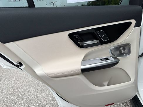 Used 2026 Mercedes-Benz GLC 300 image 27