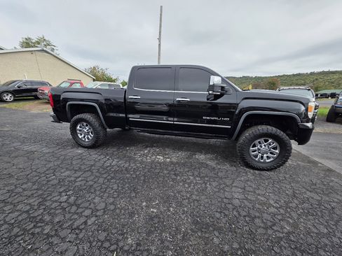Used 2016 GMC Sierra 2500 Denali w/ Duramax Plus Package image 4