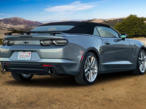 Used 2023 Chevrolet Camaro LT w/ RS Package image 4