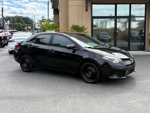 Used 2016 Toyota Corolla LE FWD image 1