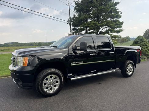 Used 2014 GMC Sierra 3500 Denali w/ Snow Plow Prep Package AWD/4WD image 1