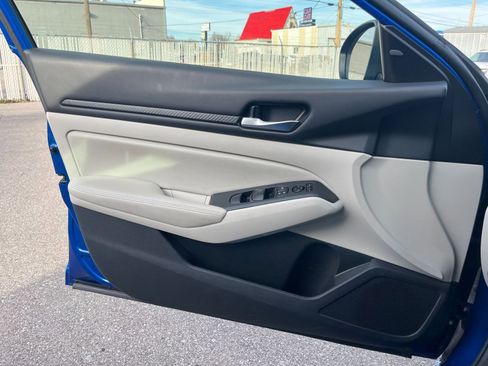 Used 2025 Nissan Altima 2.5 SV image 18