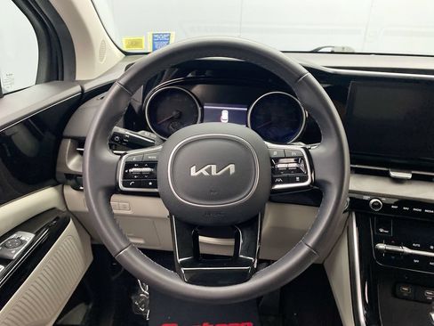 Used 2024 Kia Carnival EX FWD image 16