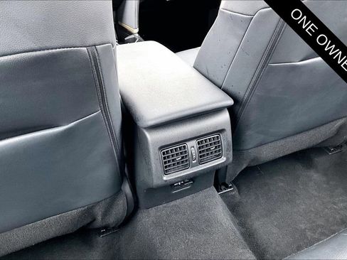 Used 2025 Toyota Camry SE image 10