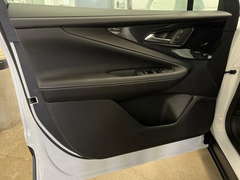 New 2025 Chevrolet Blazer EV LT w/ Midnight/Sport Edition image 23