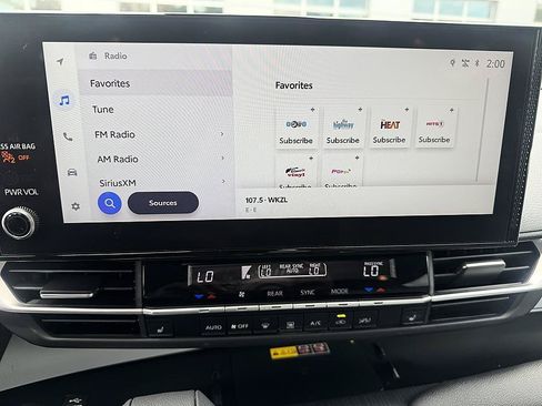 Used 2025 Toyota Sienna XLE FWD image 14