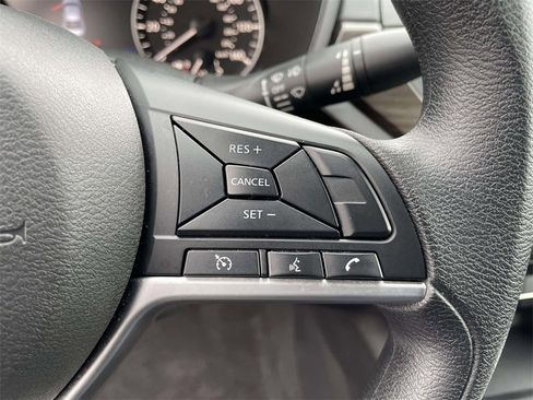 Used 2024 Nissan Altima 2.5 SV image 19