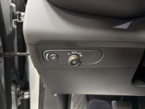 Used 2023 Buick Envision Essence image 17