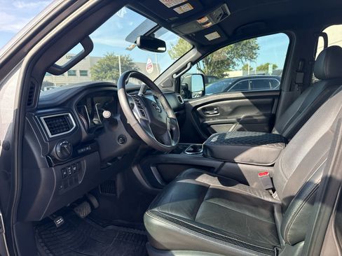 Used 2018 Nissan Titan SL w/ Midnight Edition AWD/4WD image 5