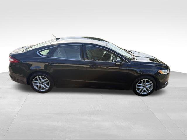 Used 2014 Ford Fusion SE w/ Equipment Group 202A FWD image 2