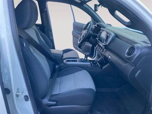 Used 2023 Toyota Tacoma TRD Off-Road image 15