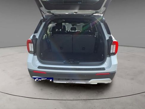 New 2026 Ford Explorer Platinum image 8