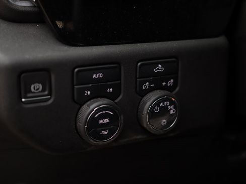 Used 2023 Chevrolet Silverado 1500 LT image 10