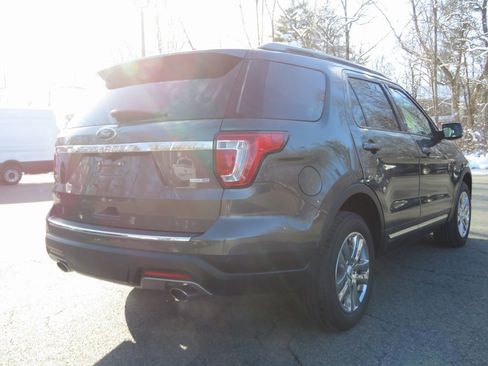 Used 2018 Ford Explorer XLT w/ Equipment Group 202A image 5