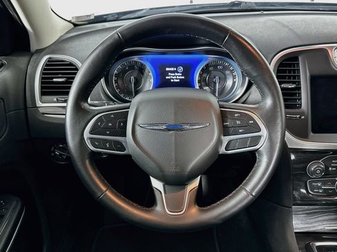 Used 2022 Chrysler 300 Touring L AWD/4WD image 18