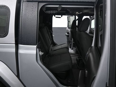 Used 2021 Jeep Gladiator Sport image 29