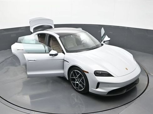 Used 2025 Porsche Taycan RWD image 34