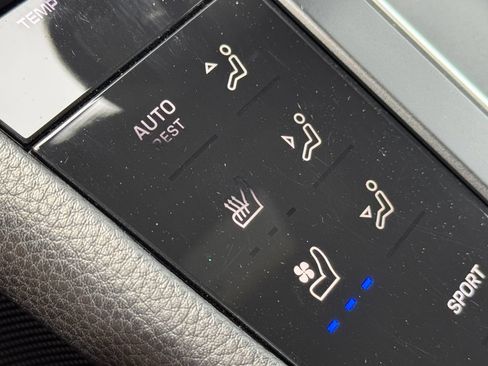 Used 2023 Porsche Macan AWD/4WD image 44