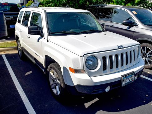 Used 2015 Jeep Patriot Latitude AWD/4WD image 14