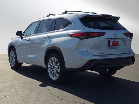 Used 2023 Toyota Highlander Limited AWD/4WD image 5