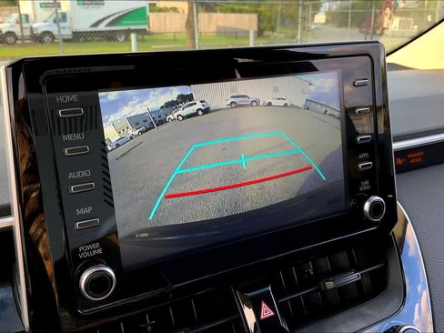 Used 2020 Toyota Corolla LE FWD image 25