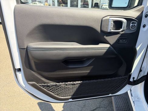 Used 2024 Jeep Wrangler High Altitude AWD/4WD image 10