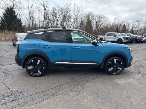 Used 2025 Nissan Kicks SR image 23