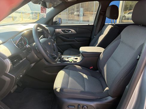 Used 2024 Chevrolet Traverse LT FWD image 5